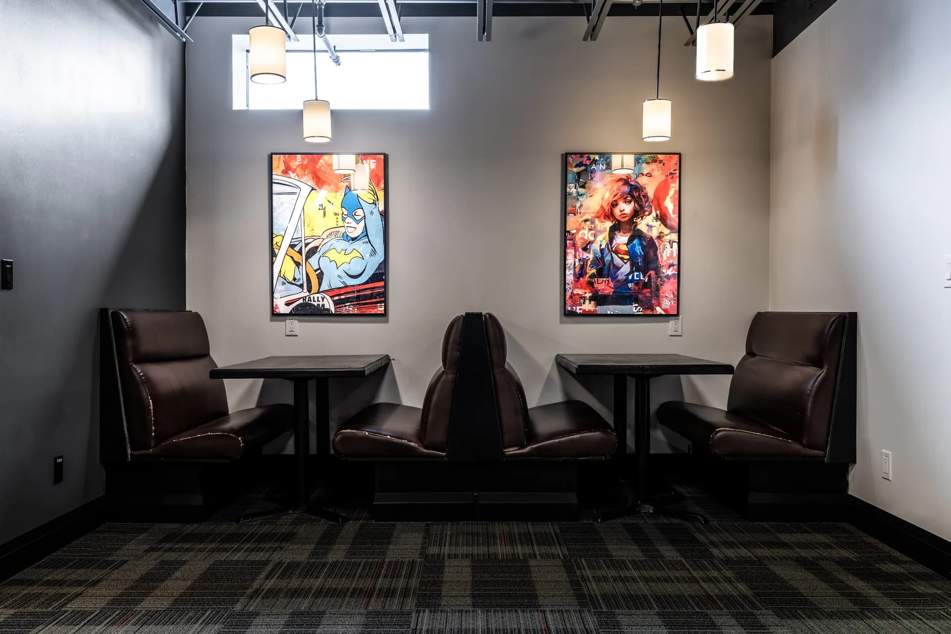 Restaurant-style breakout seating